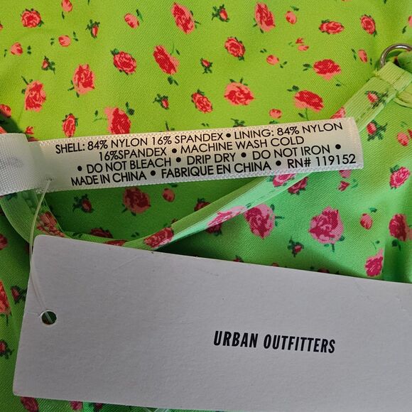 NWT Urban Outfitters Chloe Floral Print One Piece Swimsuit Women’s Size M - Picture 4 of 5